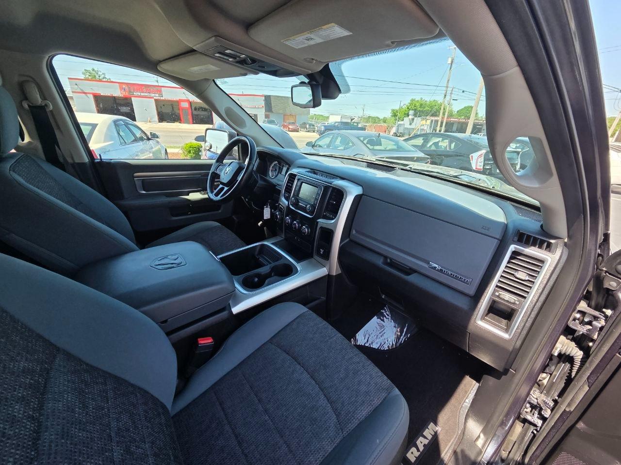 RAM 1500 Big Horn Quad Cab 2WD 2016