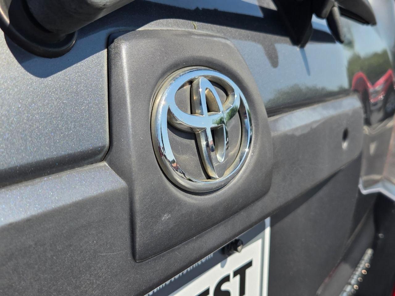 Toyota 4Runner SR5 2WD 2004