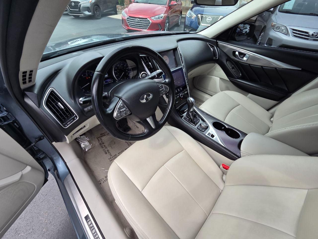 Infiniti Q50 Base 2015