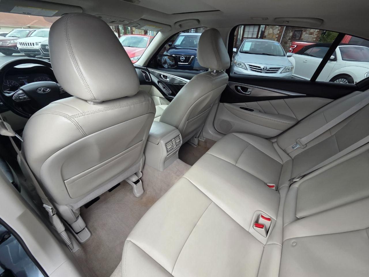 Infiniti Q50 Base 2015