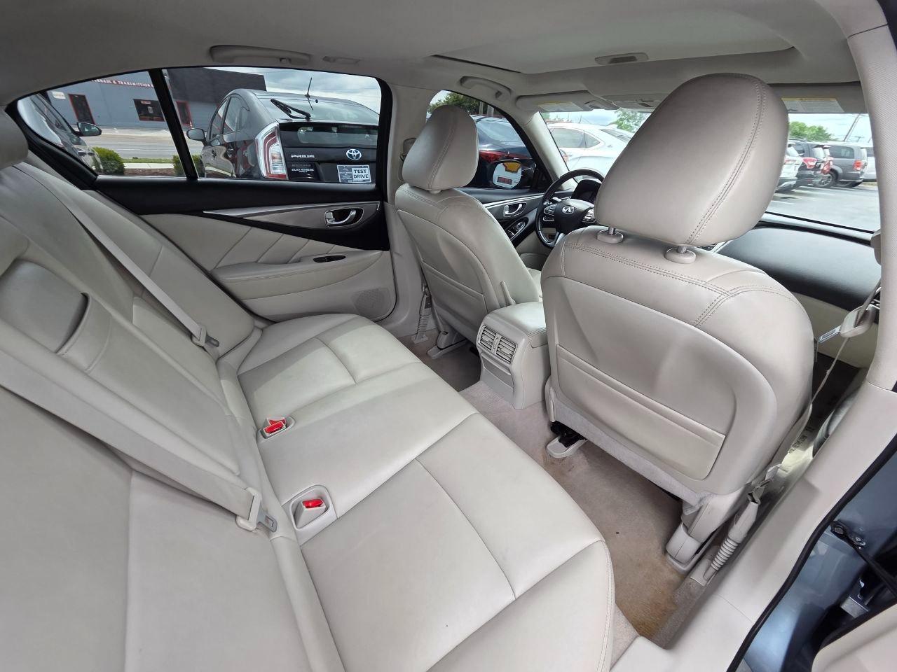 Infiniti Q50 Base 2015