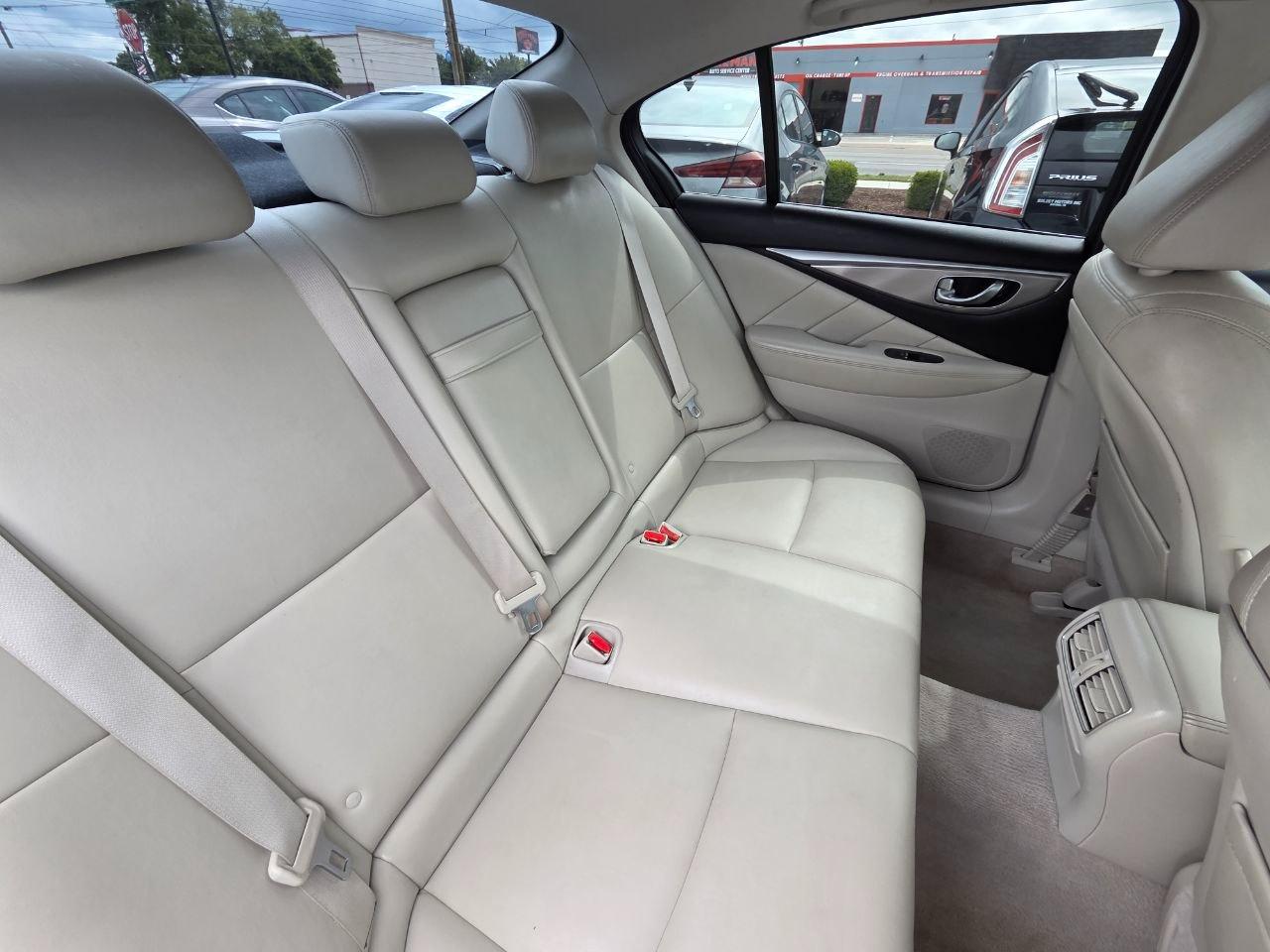 Infiniti Q50 Base 2015