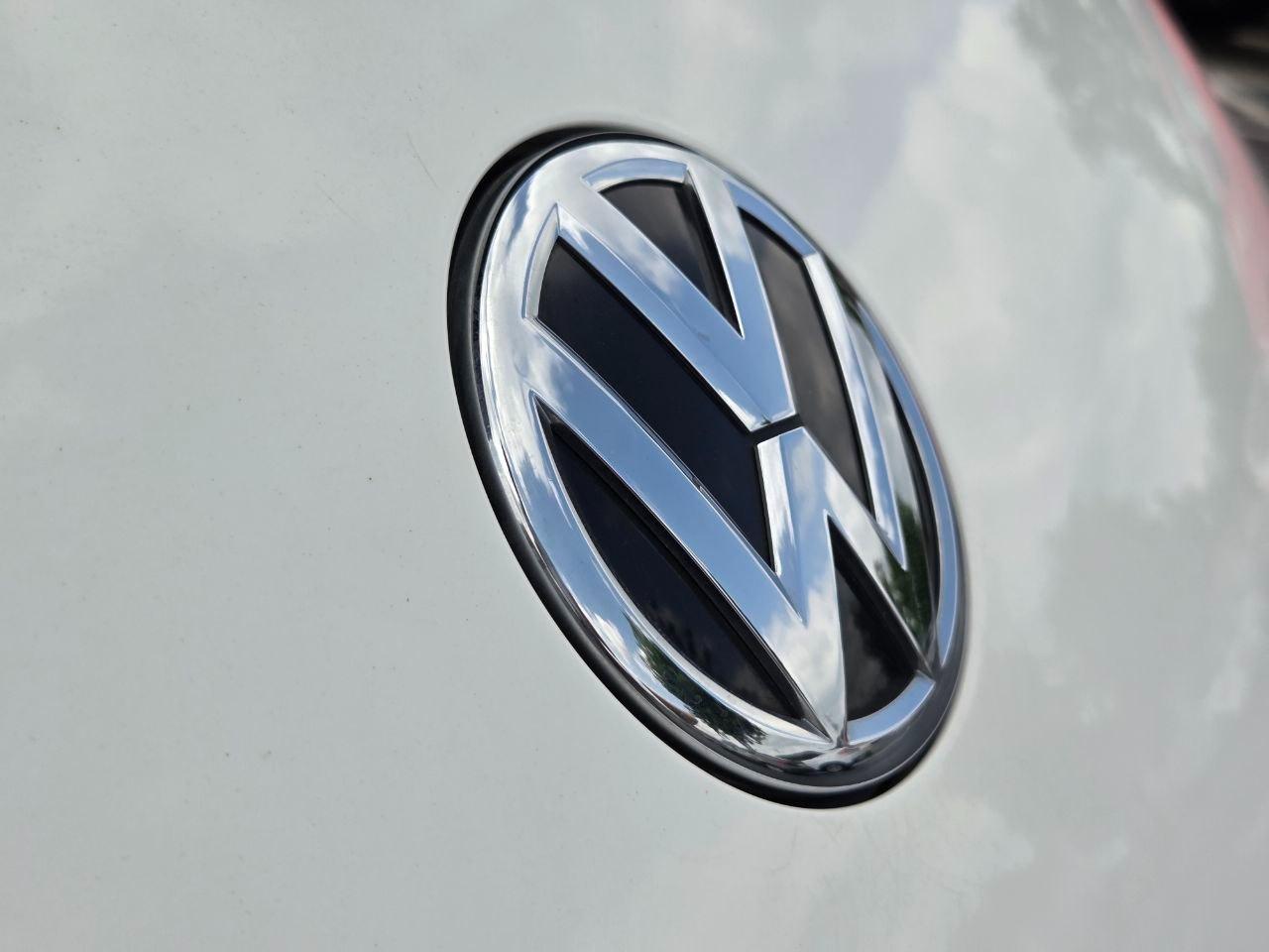Volkswagen Beetle 2.5L Convertible 2013