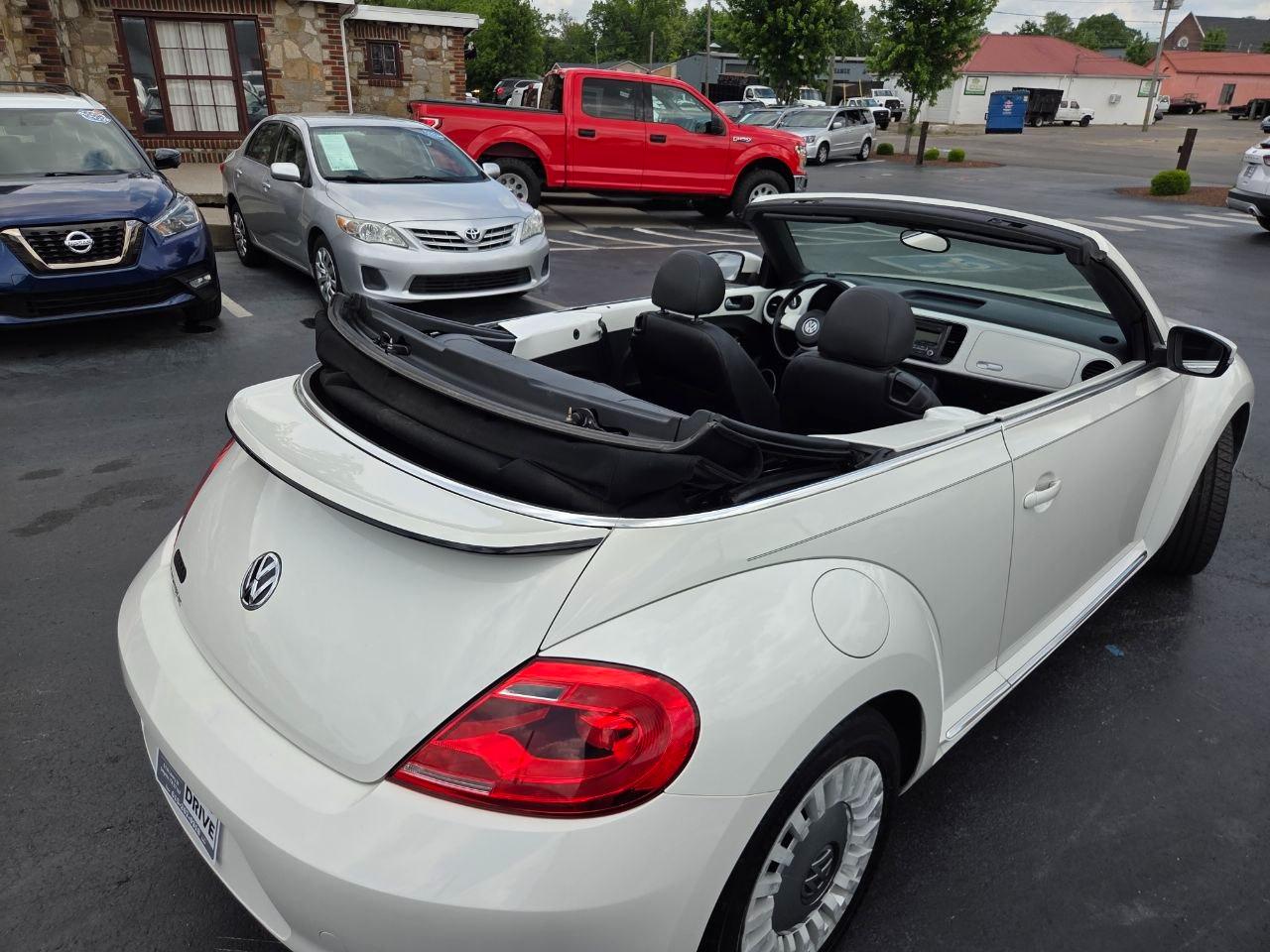 Volkswagen Beetle 2.5L Convertible 2013