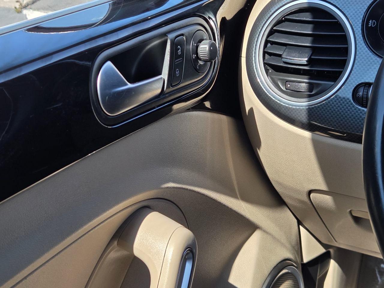 Volkswagen Beetle  2013