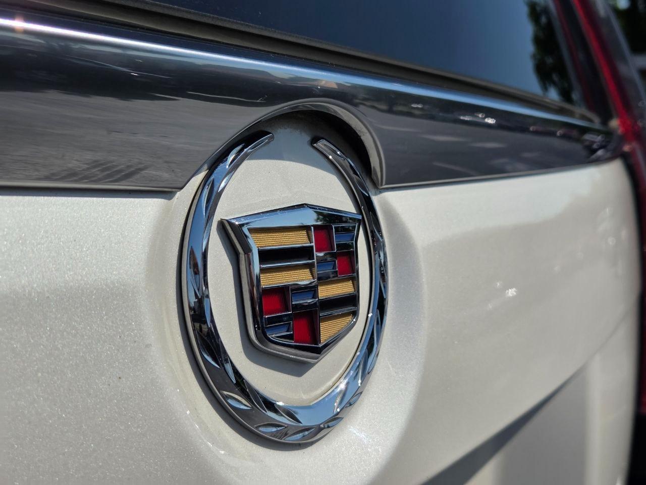 Cadillac Escalade Luxury 2WD 2015