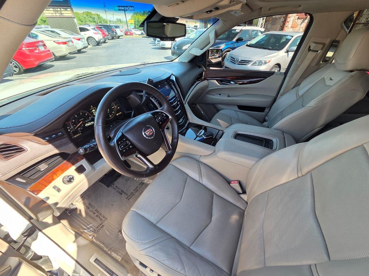 Cadillac Escalade Luxury 2WD 2015