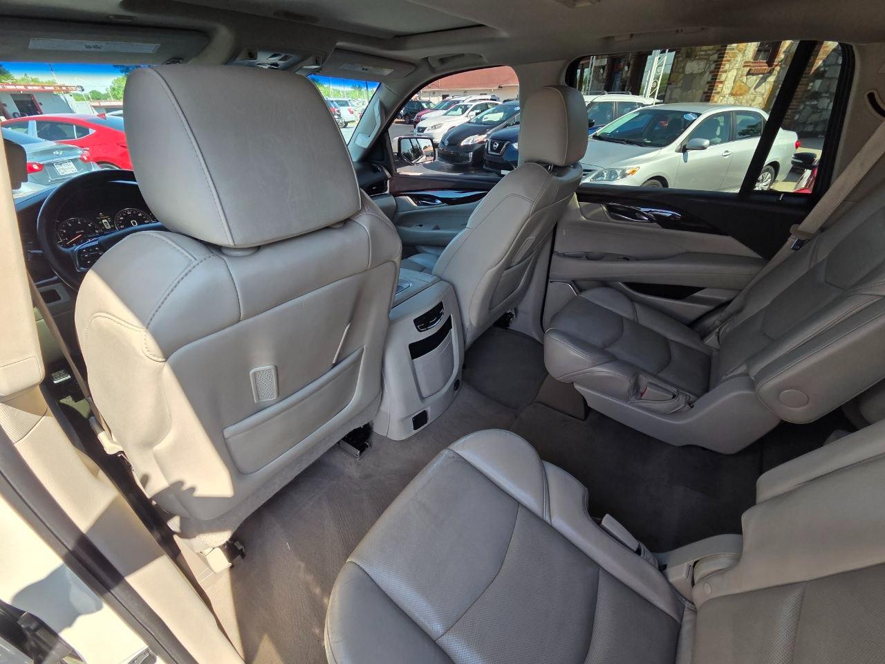 Cadillac Escalade Luxury 2WD 2015