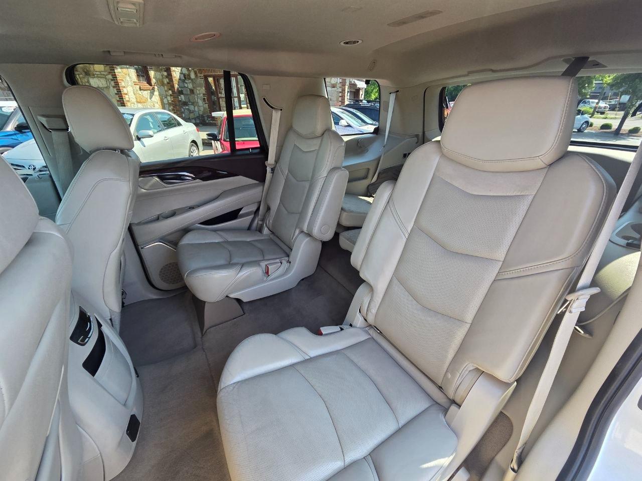 Cadillac Escalade Luxury 2WD 2015