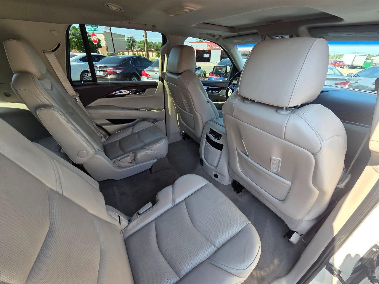 Cadillac Escalade Luxury 2WD 2015