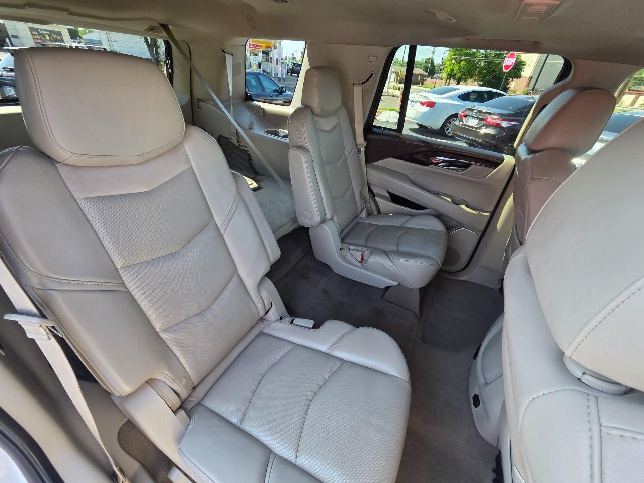Cadillac Escalade Luxury 2WD 2015