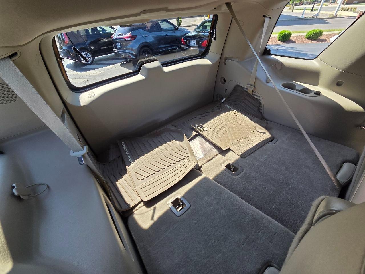 Cadillac Escalade Luxury 2WD 2015
