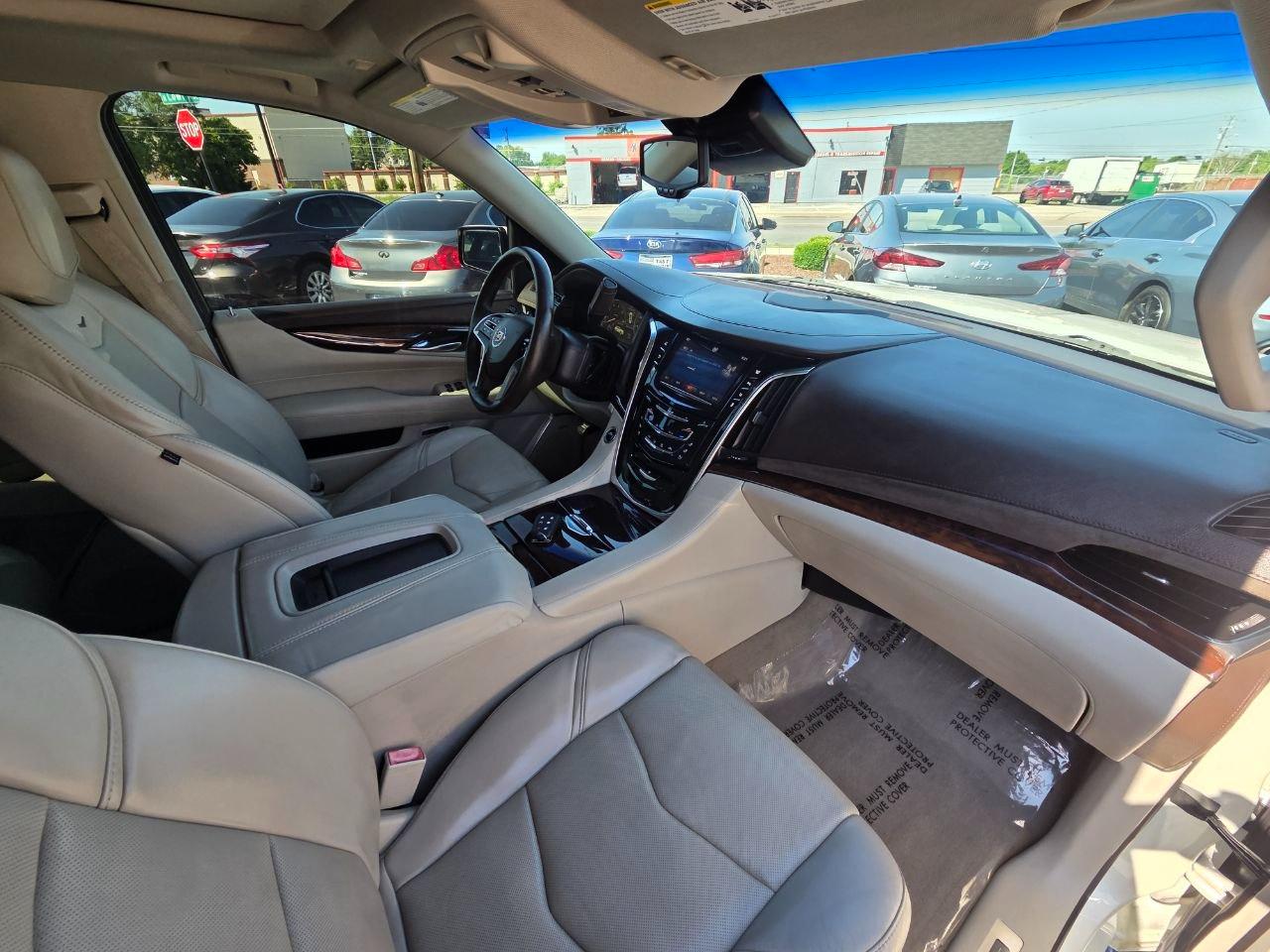 Cadillac Escalade Luxury 2WD 2015