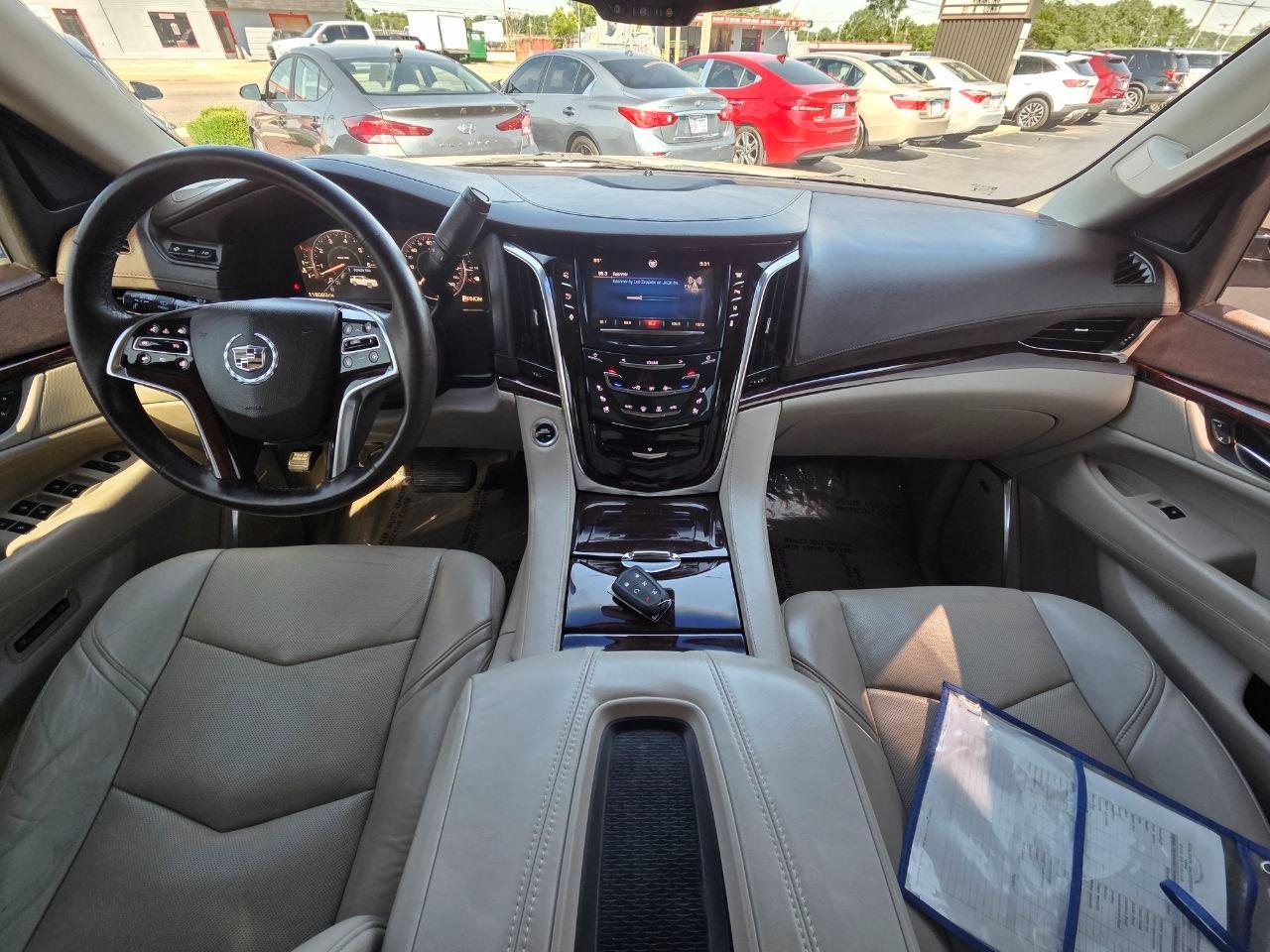 Cadillac Escalade Luxury 2WD 2015