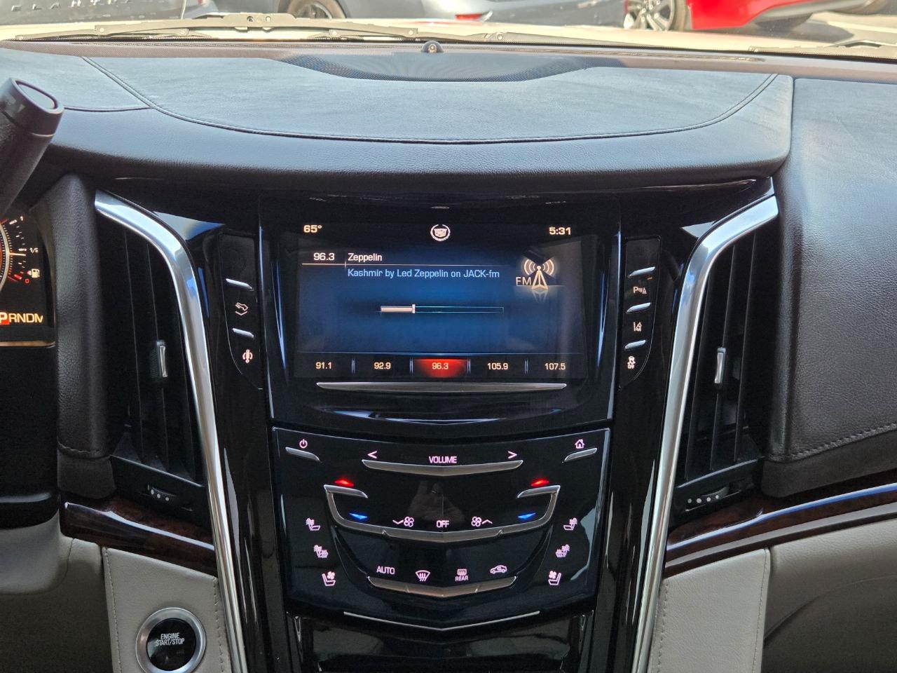 Cadillac Escalade Luxury 2WD 2015