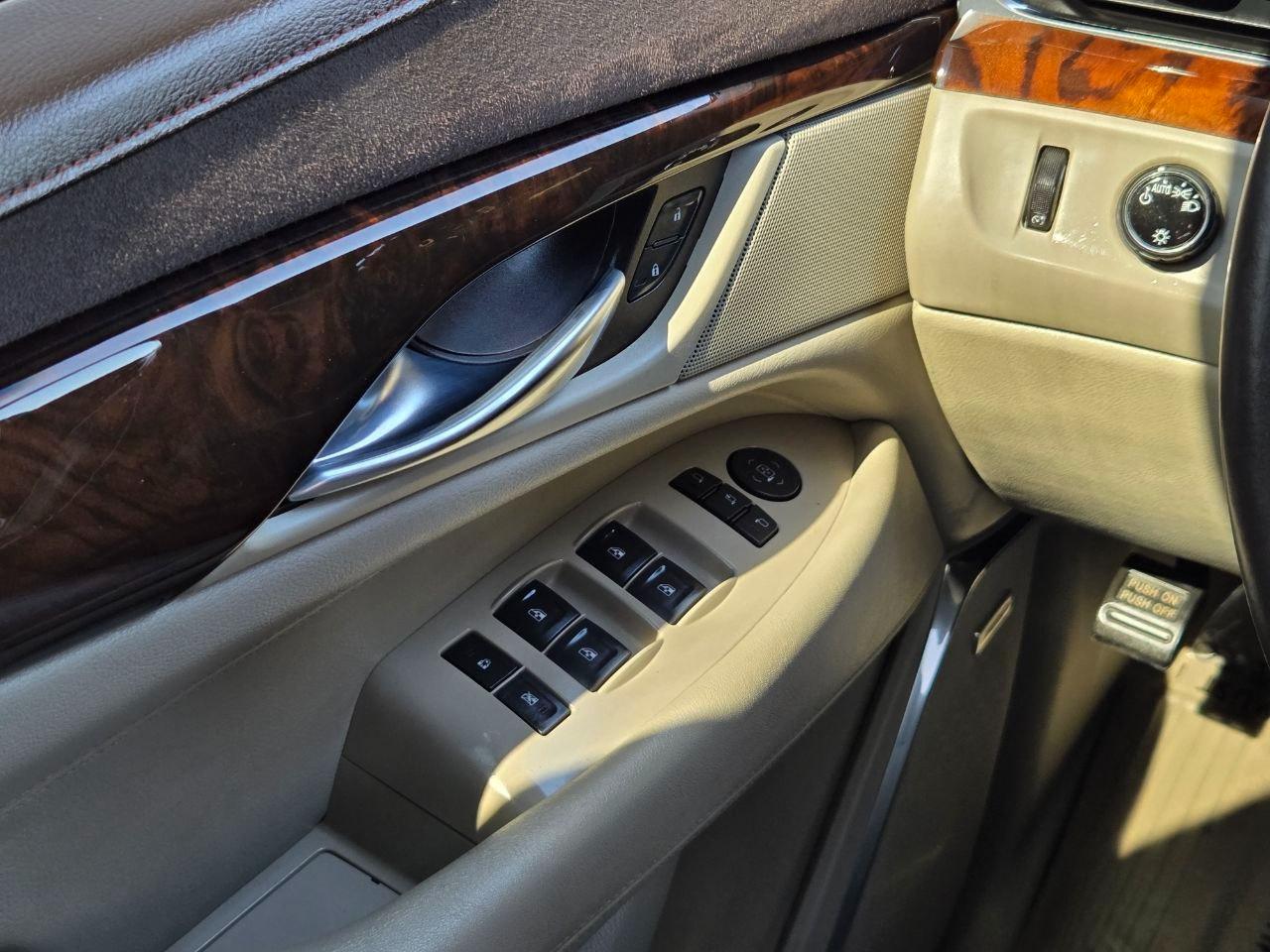 Cadillac Escalade Luxury 2WD 2015