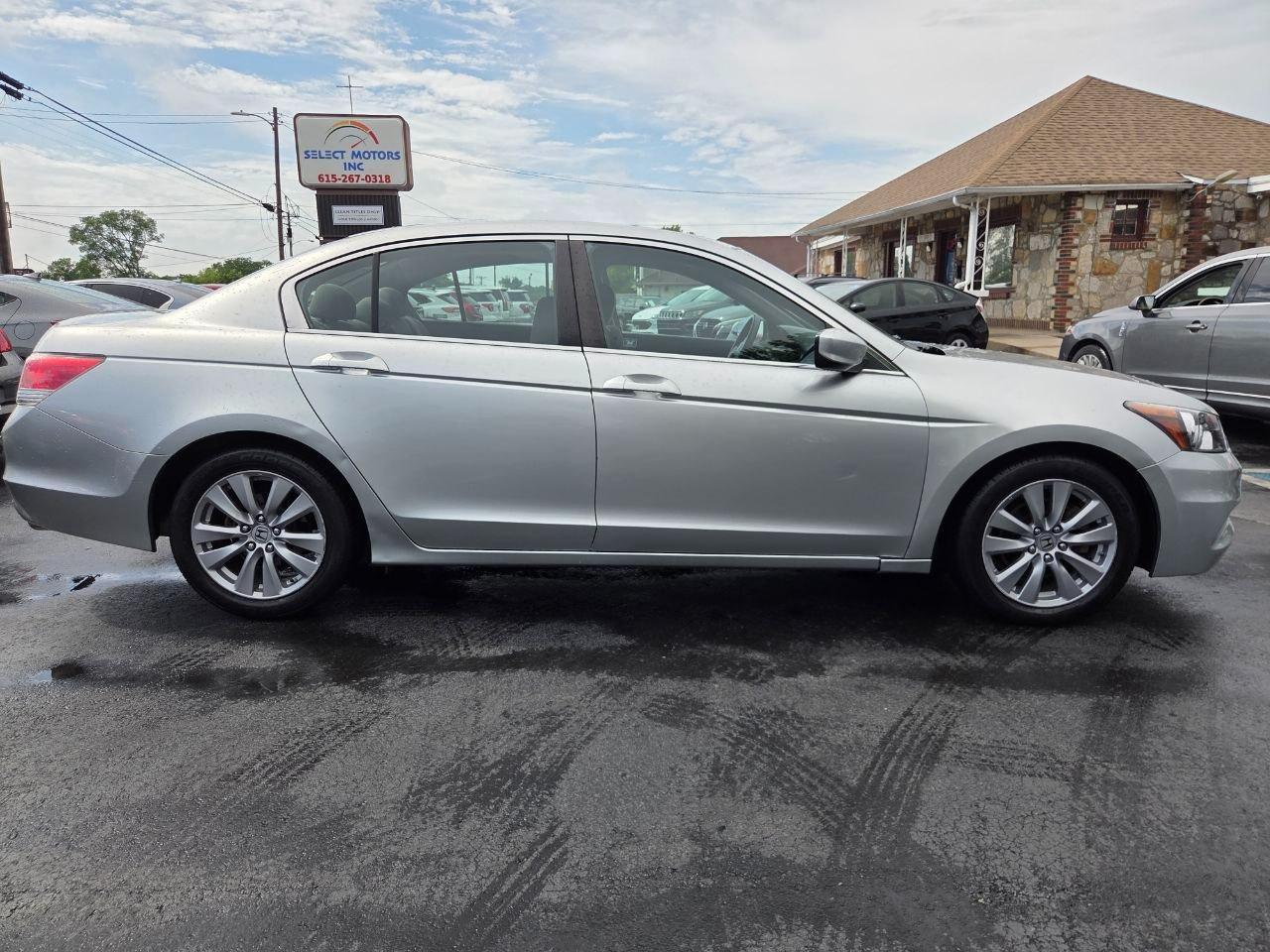 Honda Accord EX Sedan AT 2011