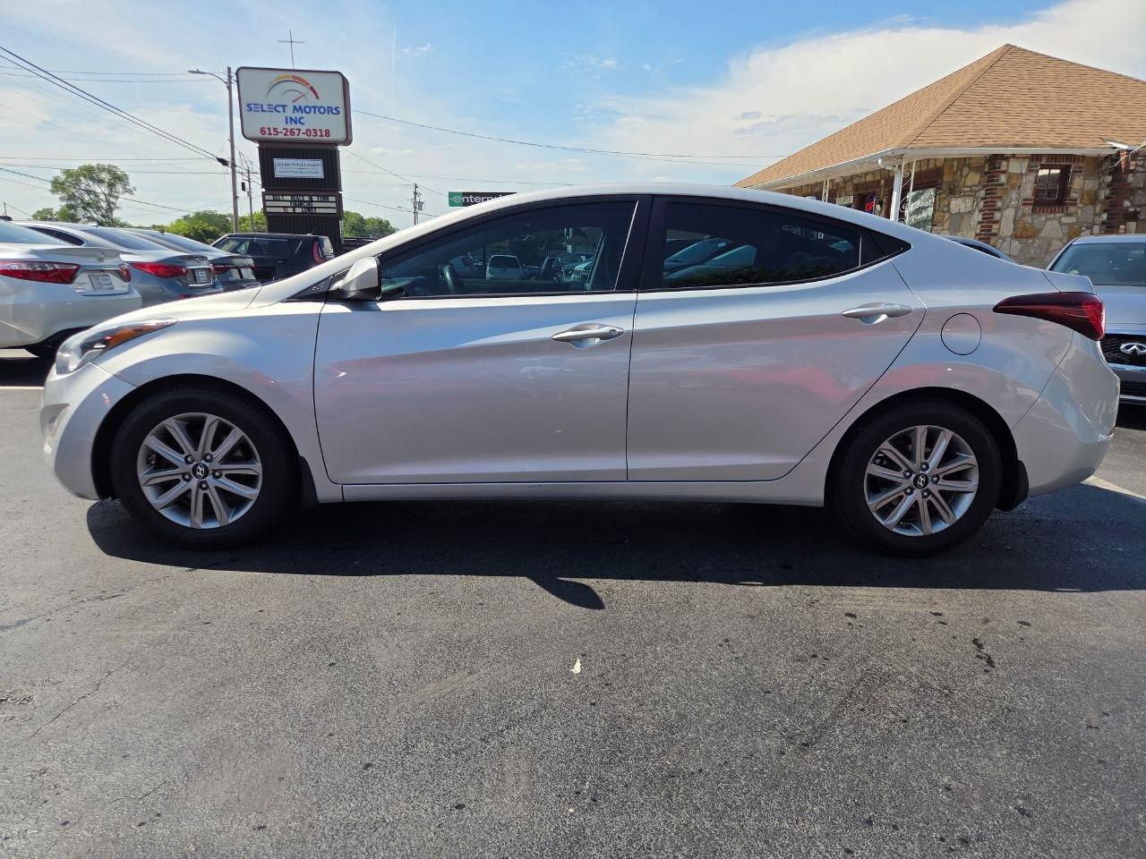 Hyundai Elantra SE 6AT 2016