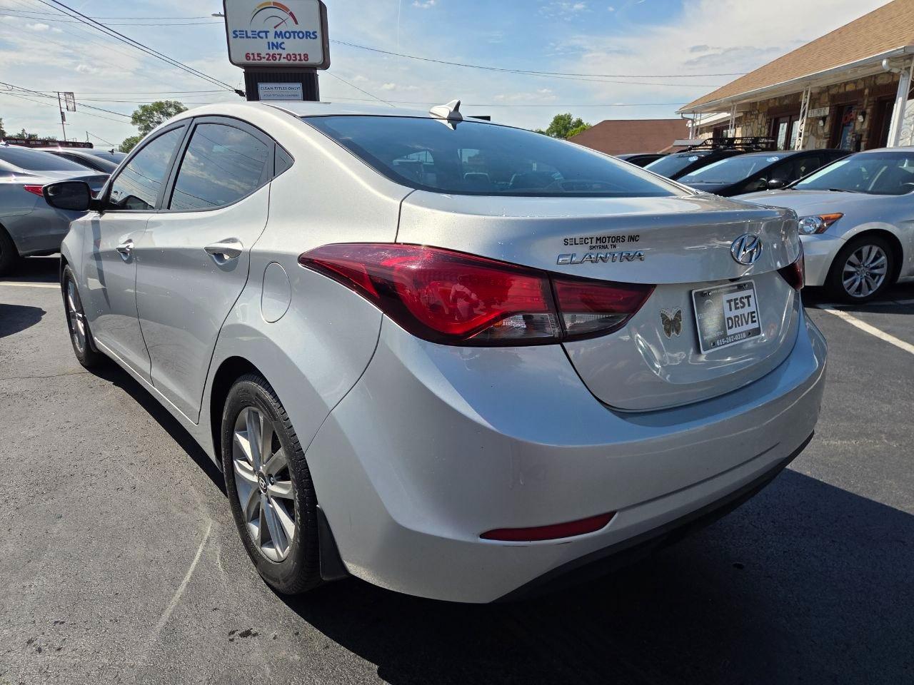 Hyundai Elantra SE 6AT 2016