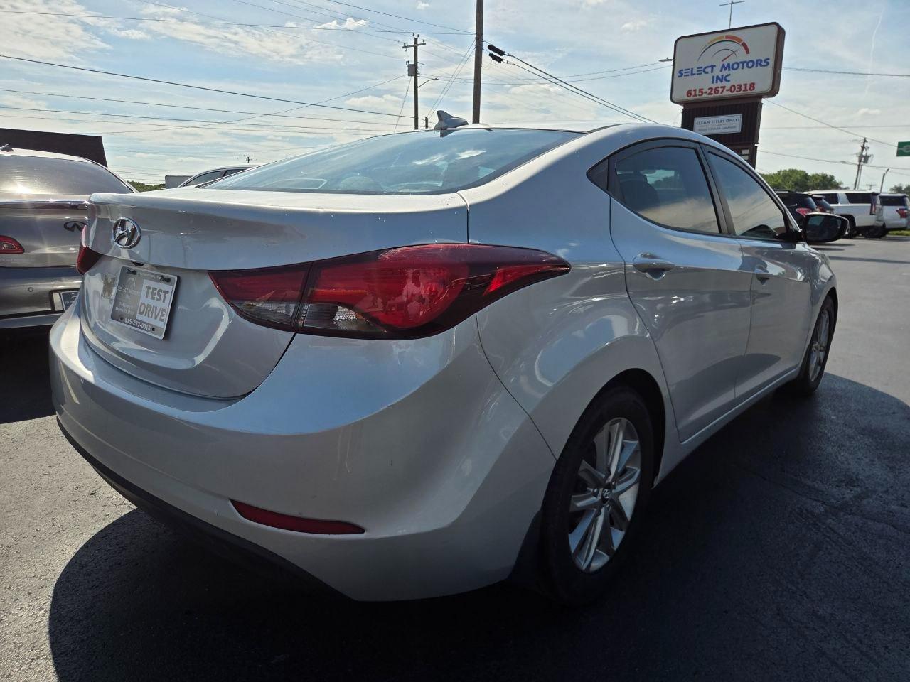 Hyundai Elantra SE 6AT 2016