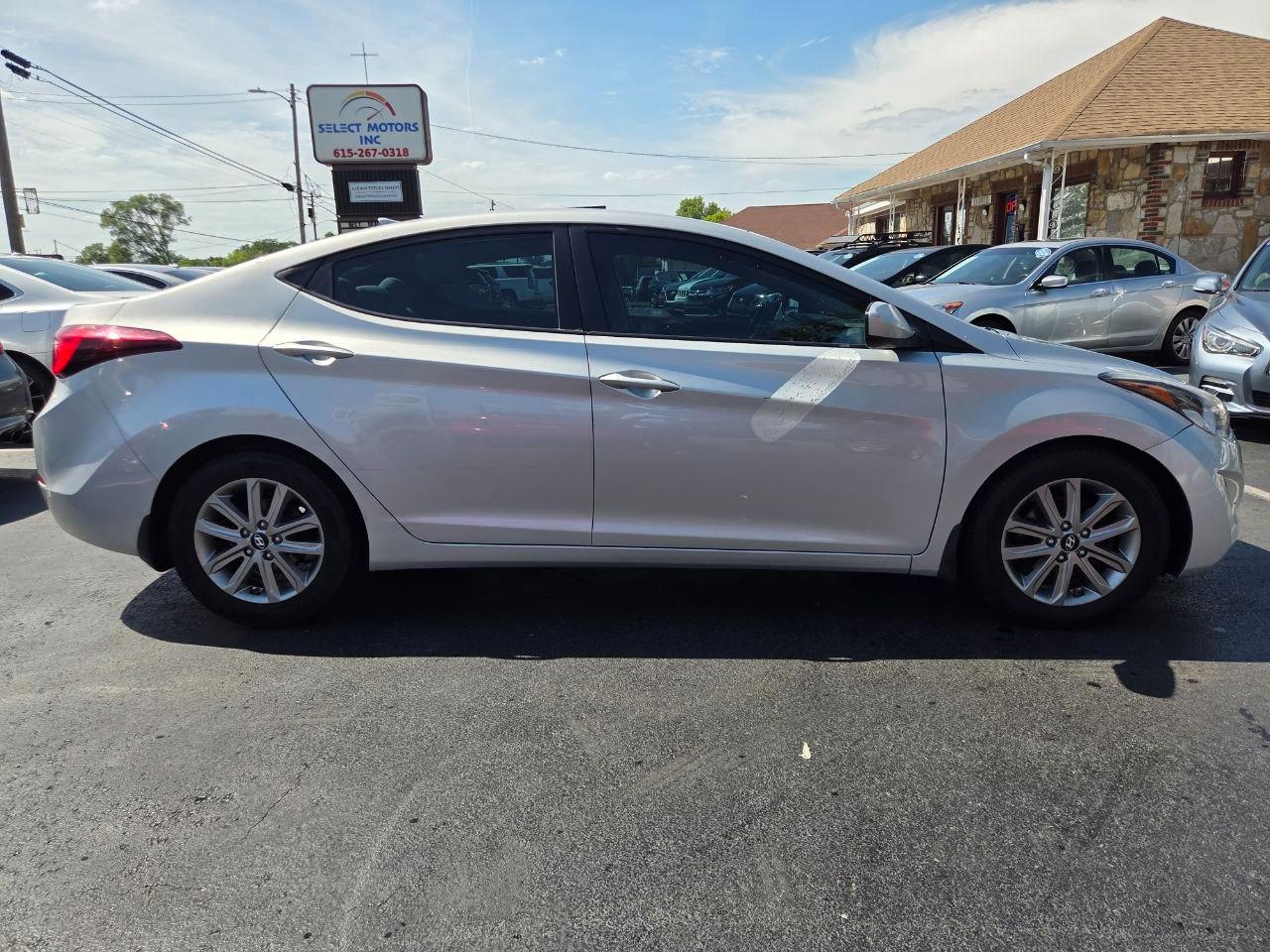 Hyundai Elantra SE 6AT 2016