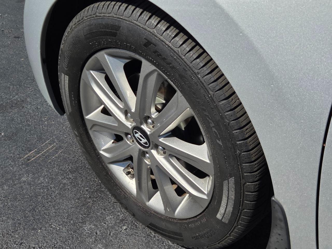 Hyundai Elantra SE 6AT 2016