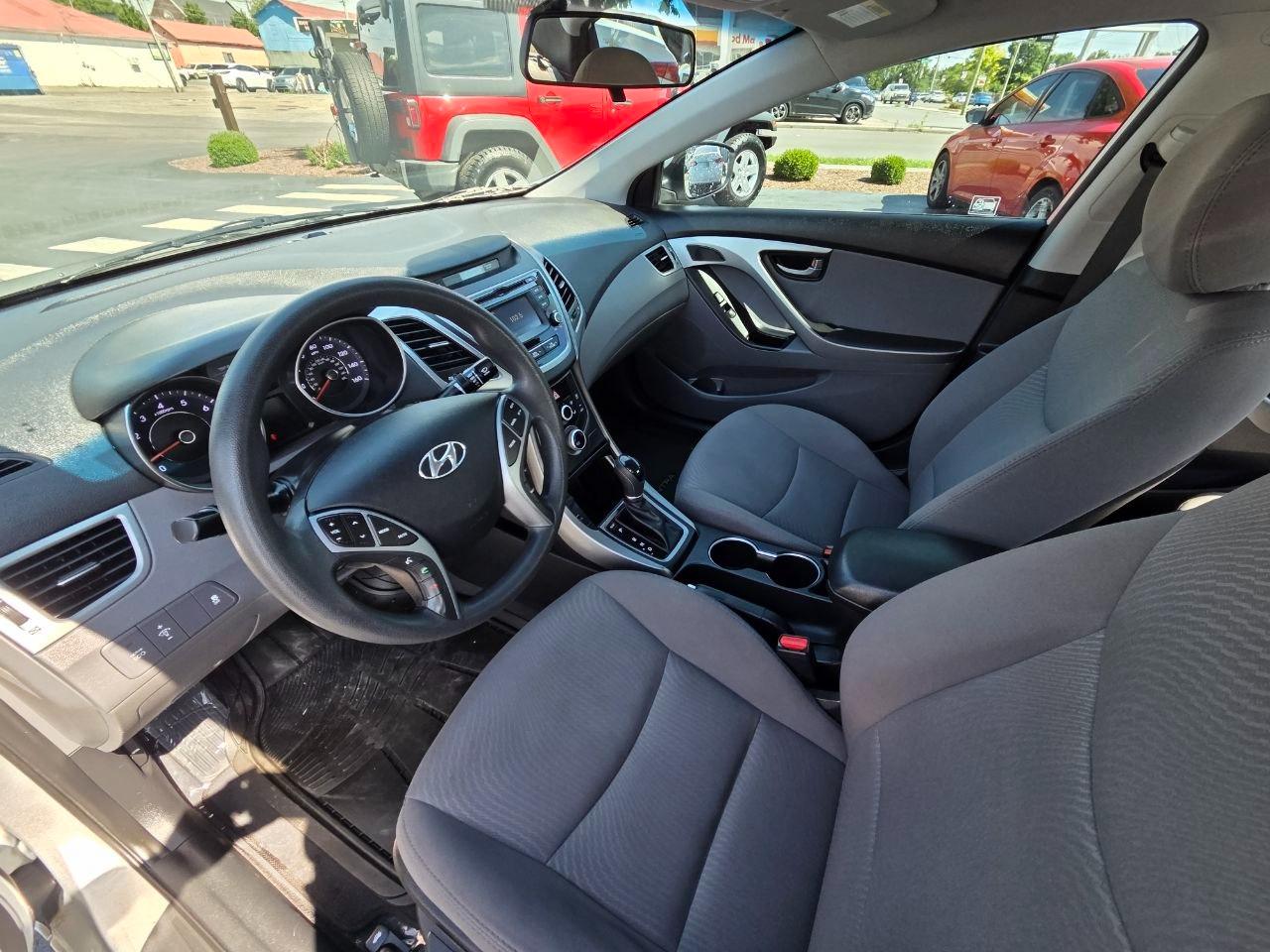 Hyundai Elantra SE 6AT 2016