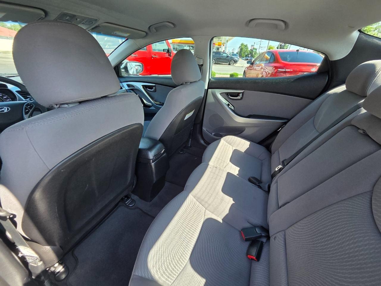 Hyundai Elantra SE 6AT 2016