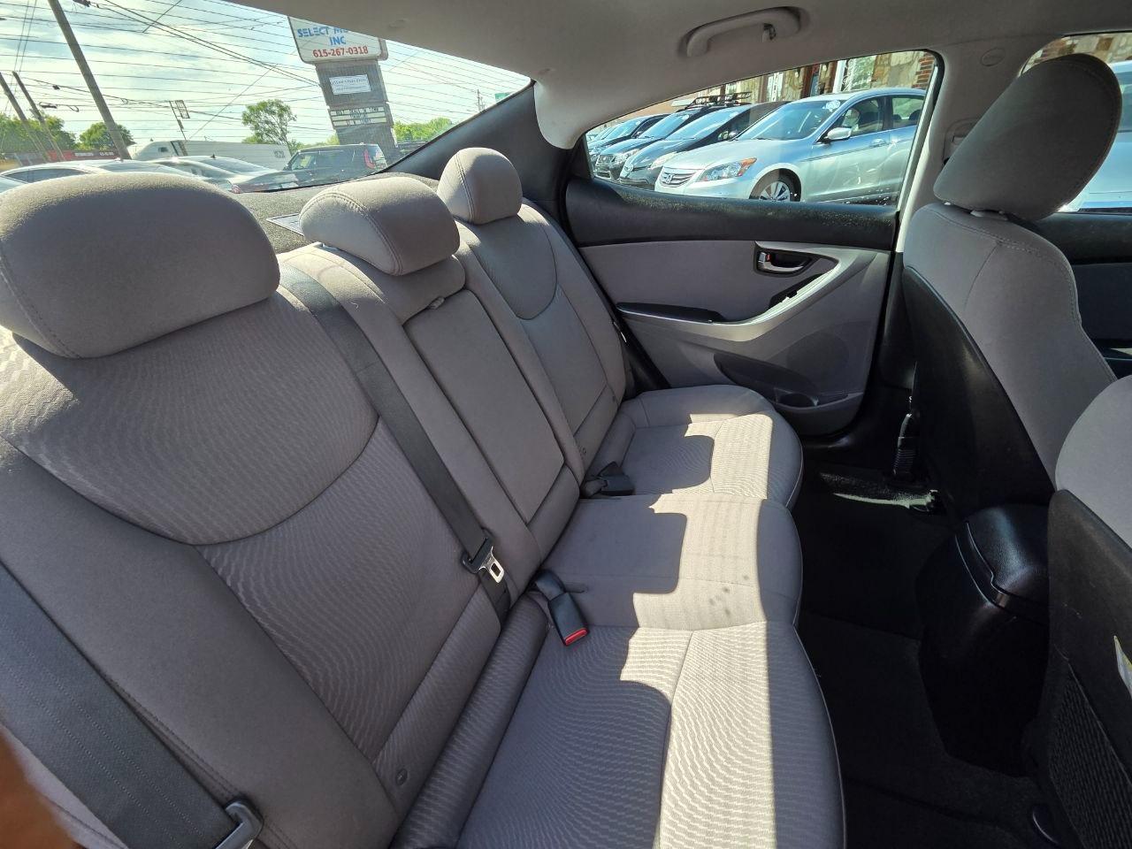 Hyundai Elantra SE 6AT 2016