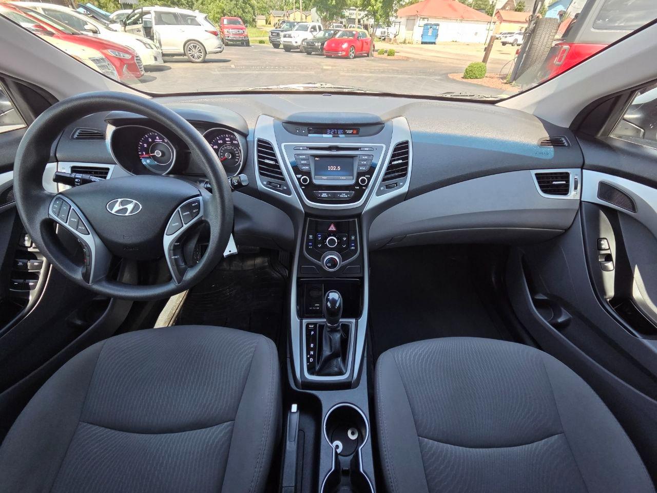 Hyundai Elantra SE 6AT 2016