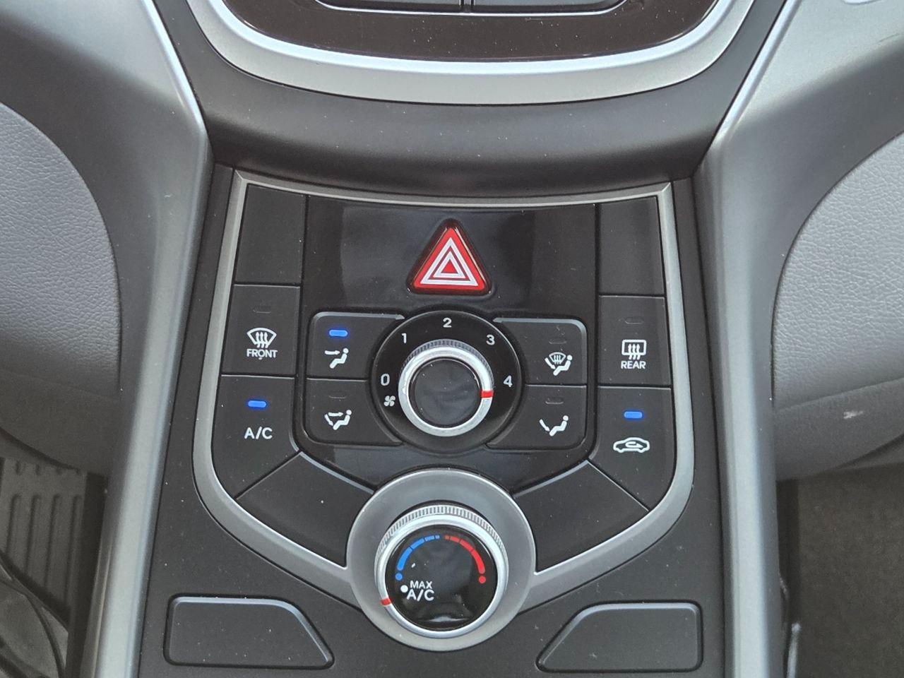 Hyundai Elantra SE 6AT 2016