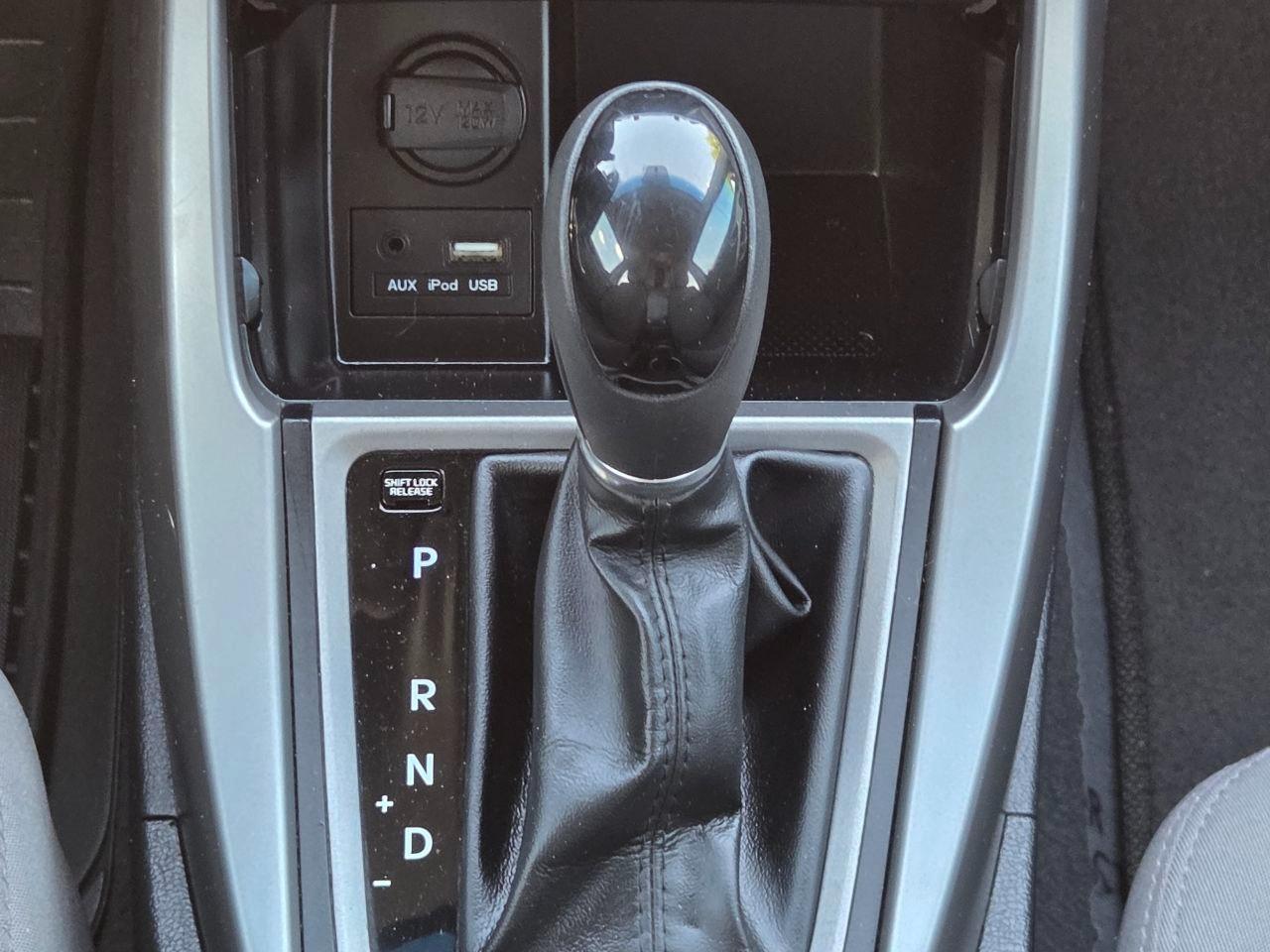 Hyundai Elantra SE 6AT 2016