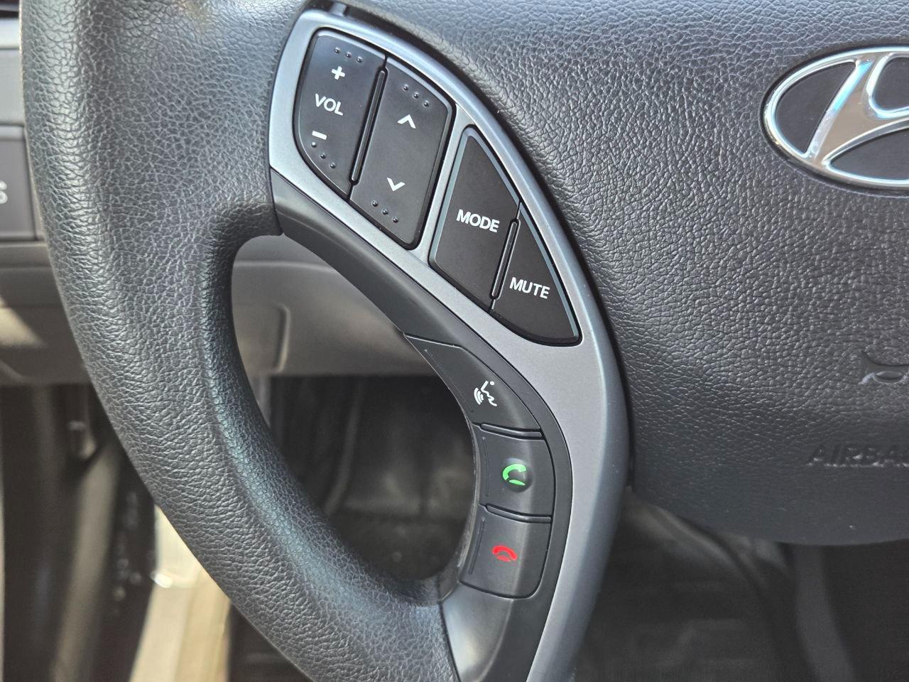 Hyundai Elantra SE 6AT 2016
