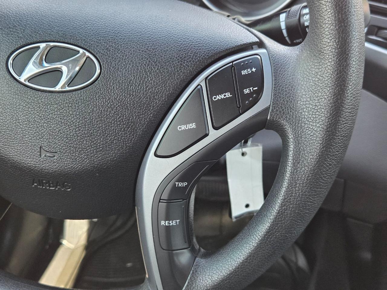 Hyundai Elantra SE 6AT 2016