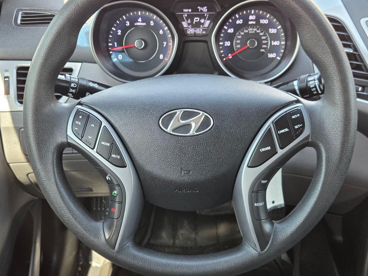Hyundai Elantra SE 6AT 2016