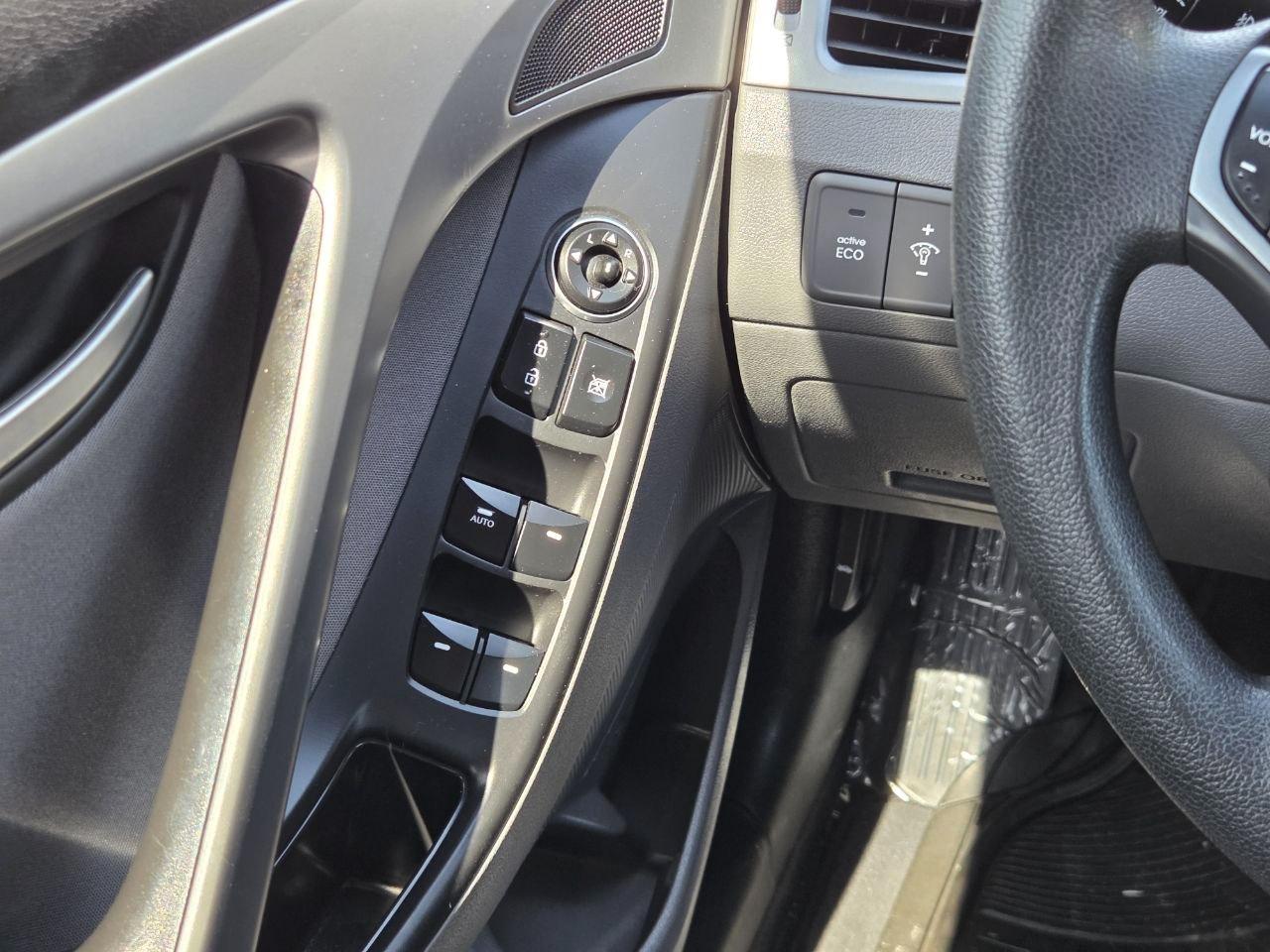 Hyundai Elantra SE 6AT 2016