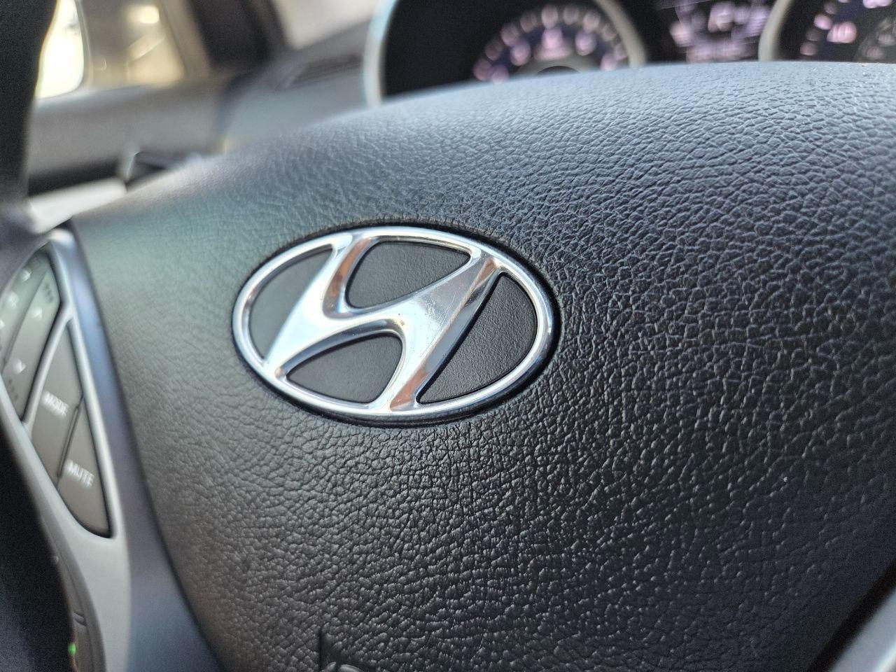 Hyundai Elantra SE 6AT 2016