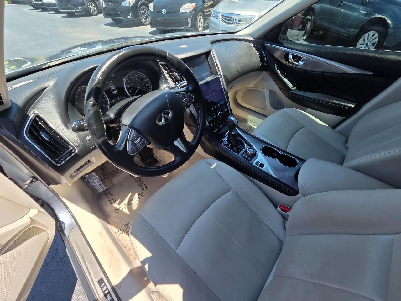 Infiniti Q50 Premium 2015