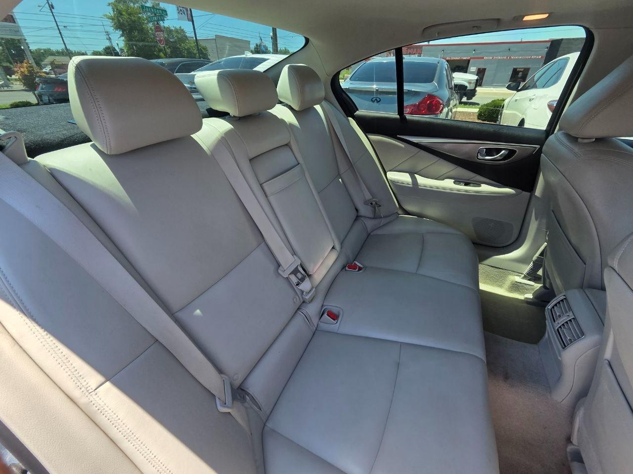 Infiniti Q50 Premium 2015