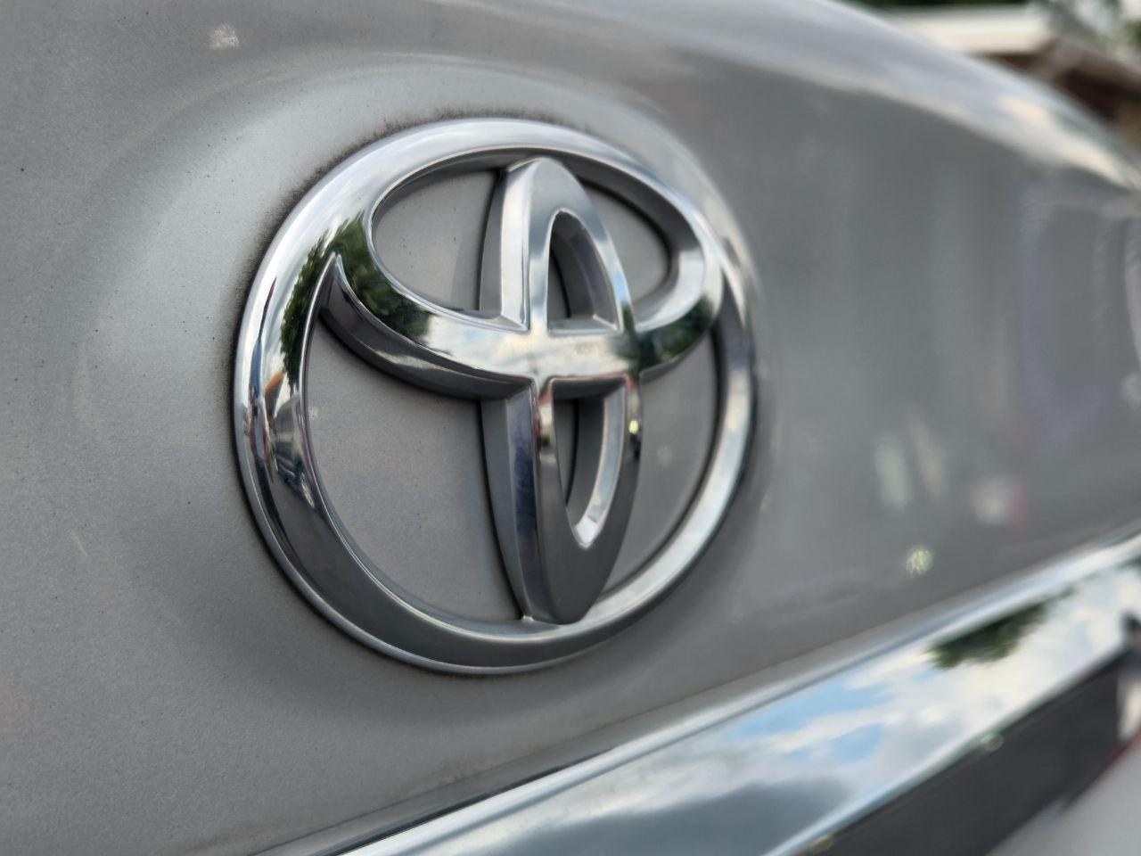 Toyota Corolla LE 2012