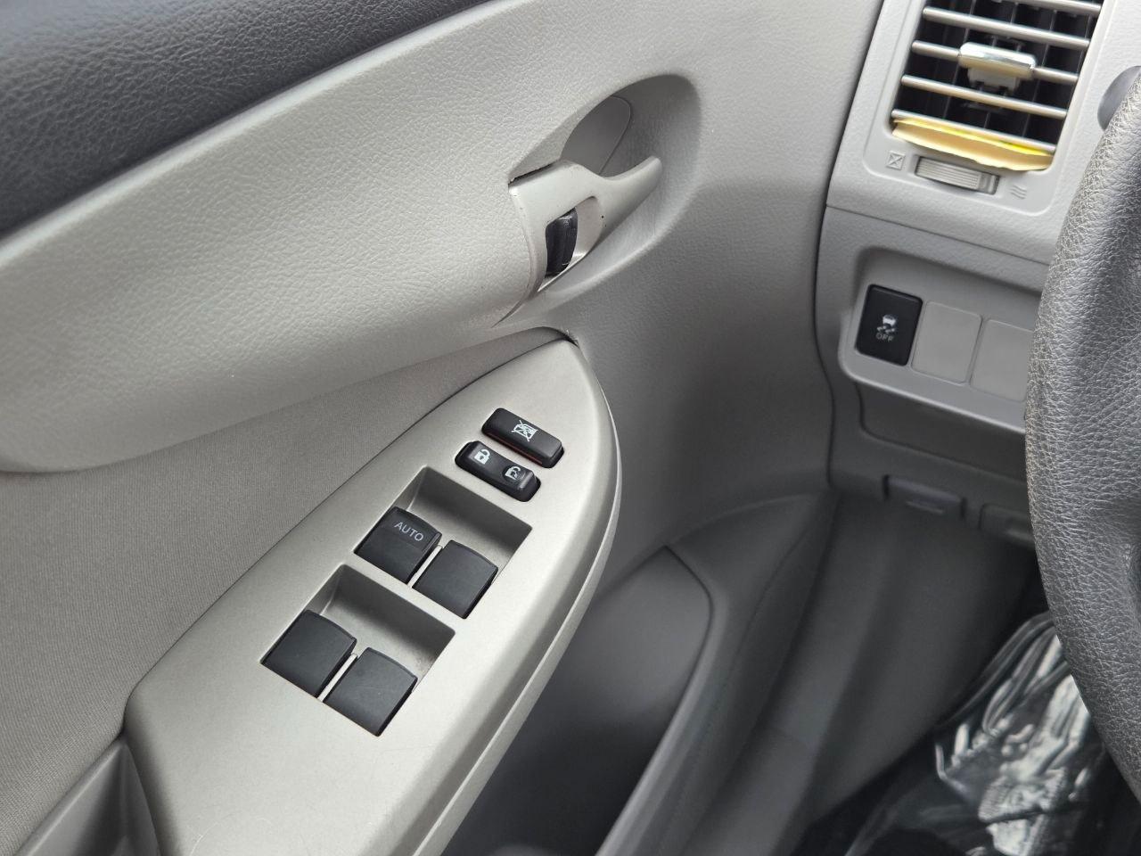 Toyota Corolla LE 2012