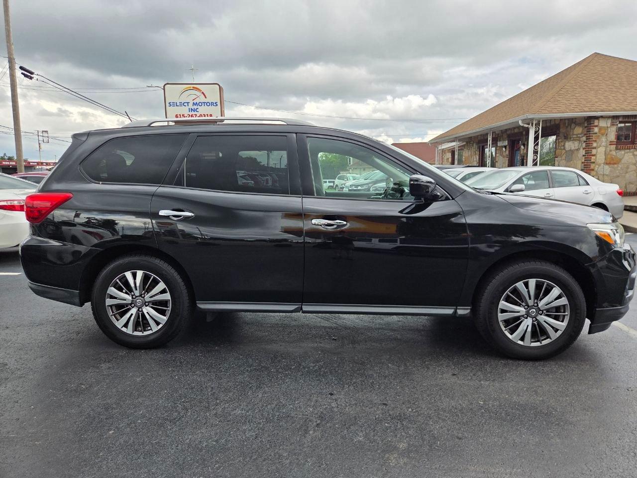Nissan Pathfinder SV 4WD 2018