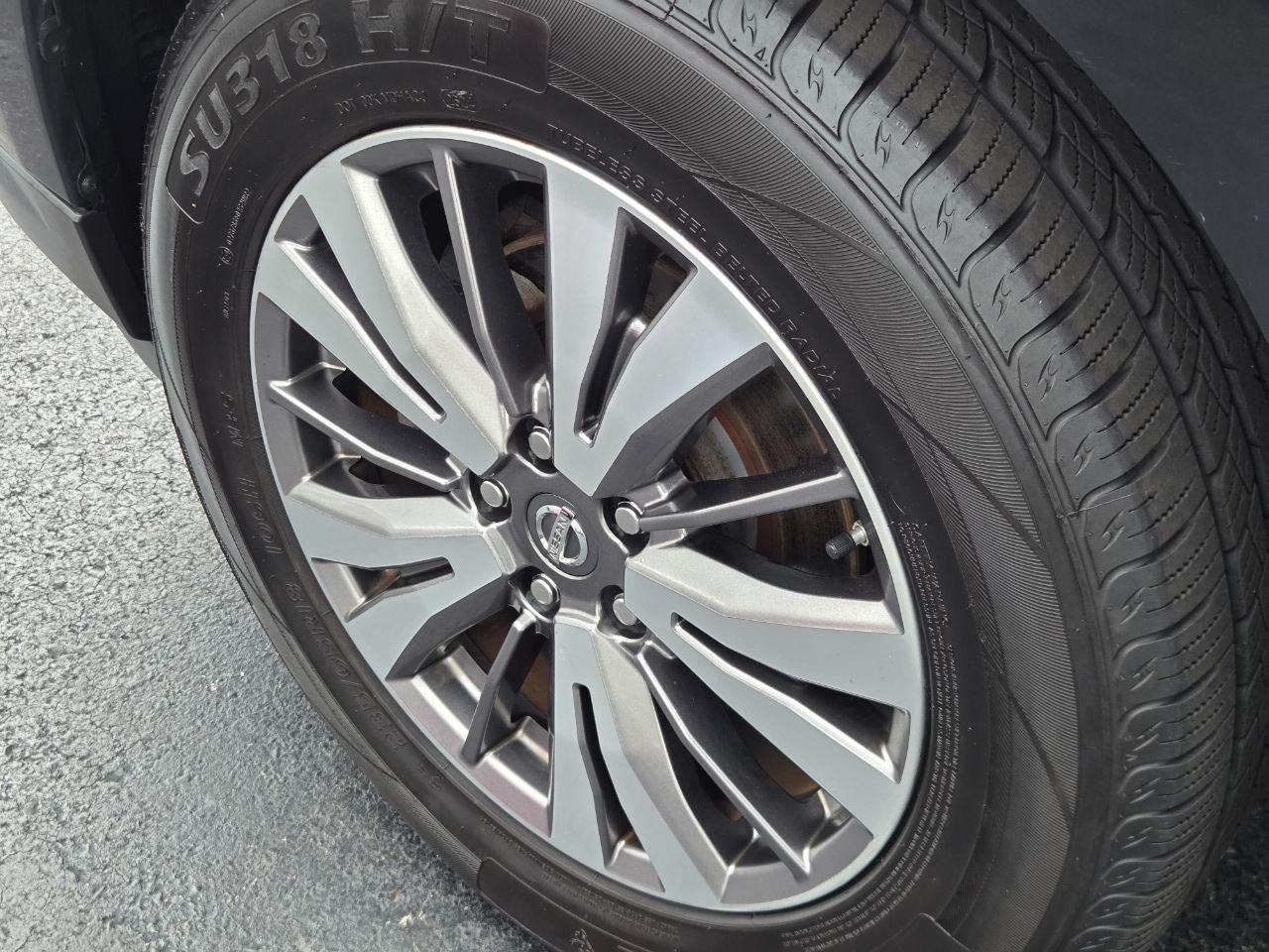 Nissan Pathfinder SV 4WD 2018
