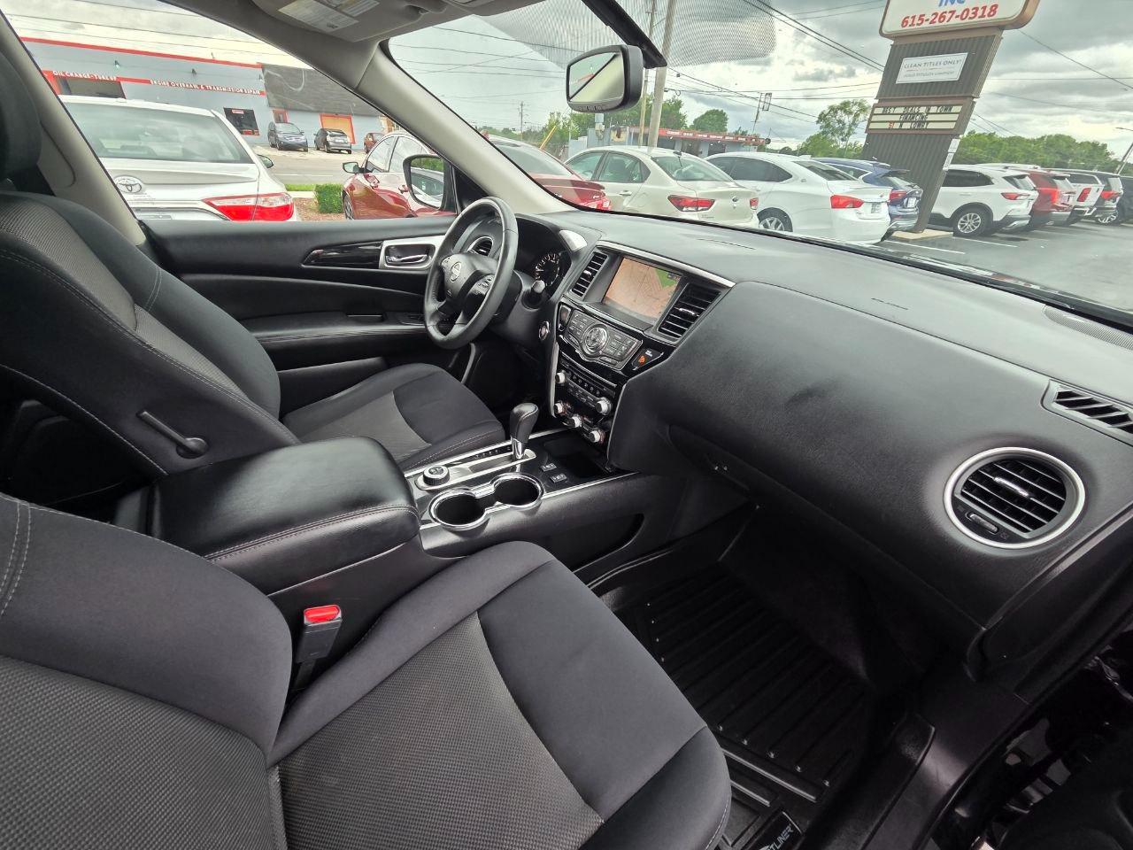 Nissan Pathfinder SV 4WD 2018