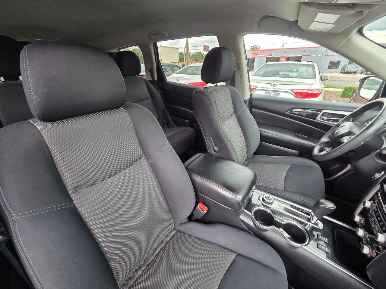 Nissan Pathfinder SV 4WD 2018