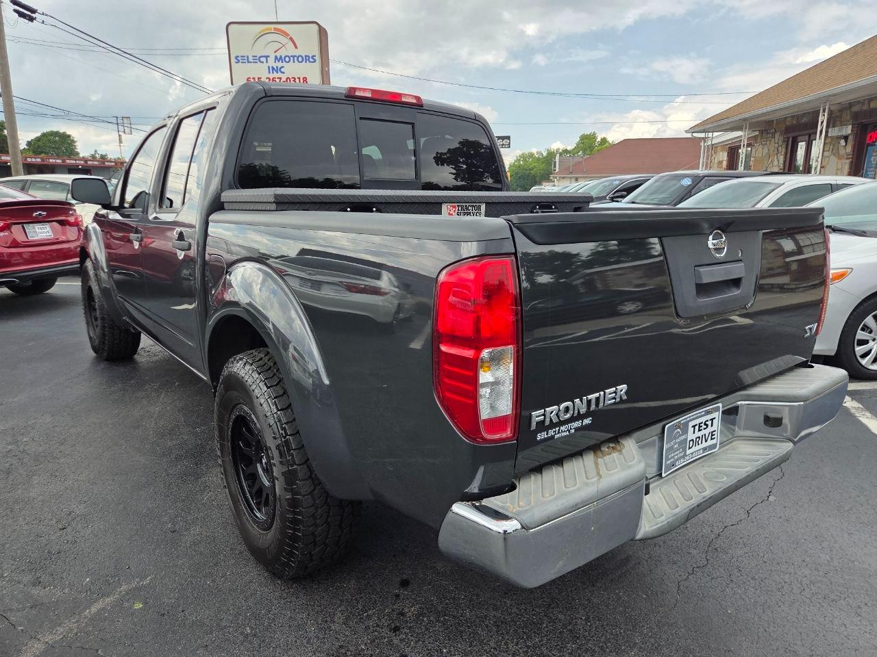 Nissan Frontier SV Crew Cab 2WD 2014