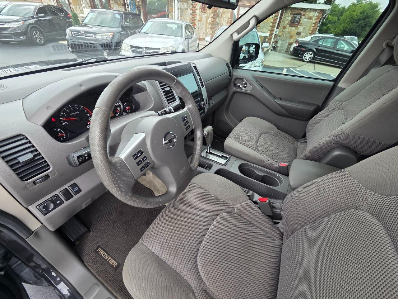 Nissan Frontier SV Crew Cab 2WD 2014