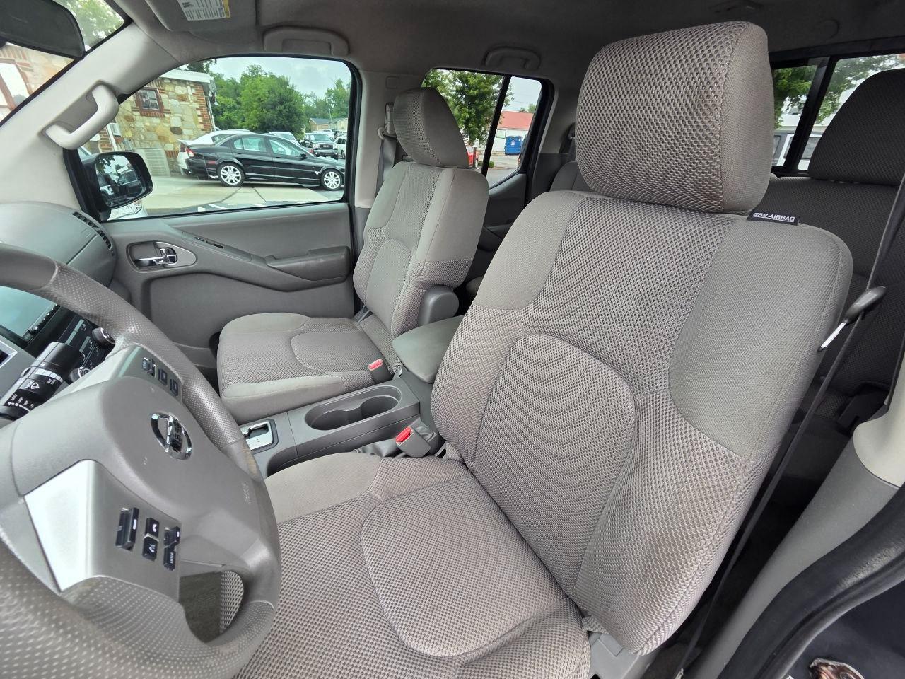 Nissan Frontier SV Crew Cab 2WD 2014