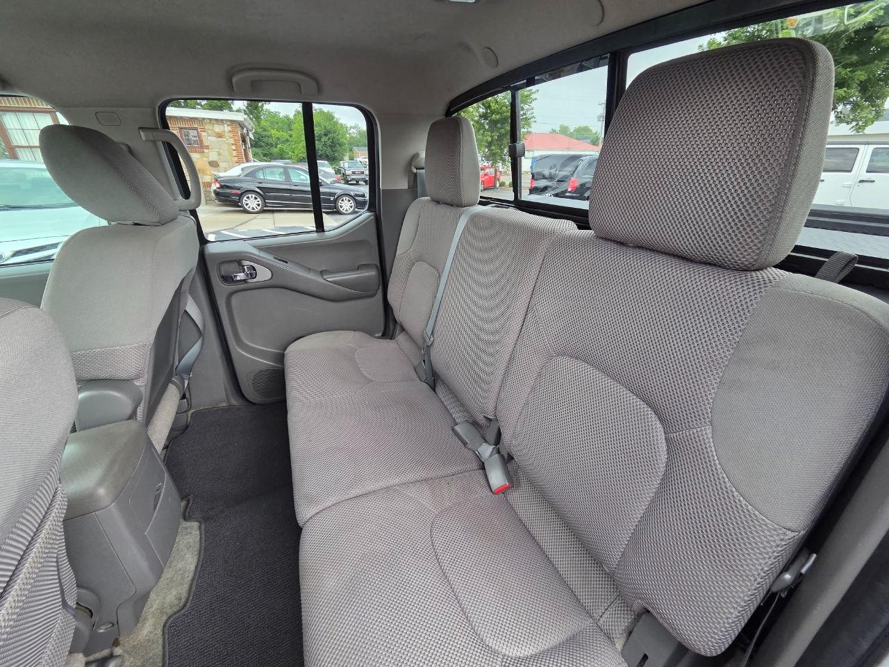Nissan Frontier SV Crew Cab 2WD 2014