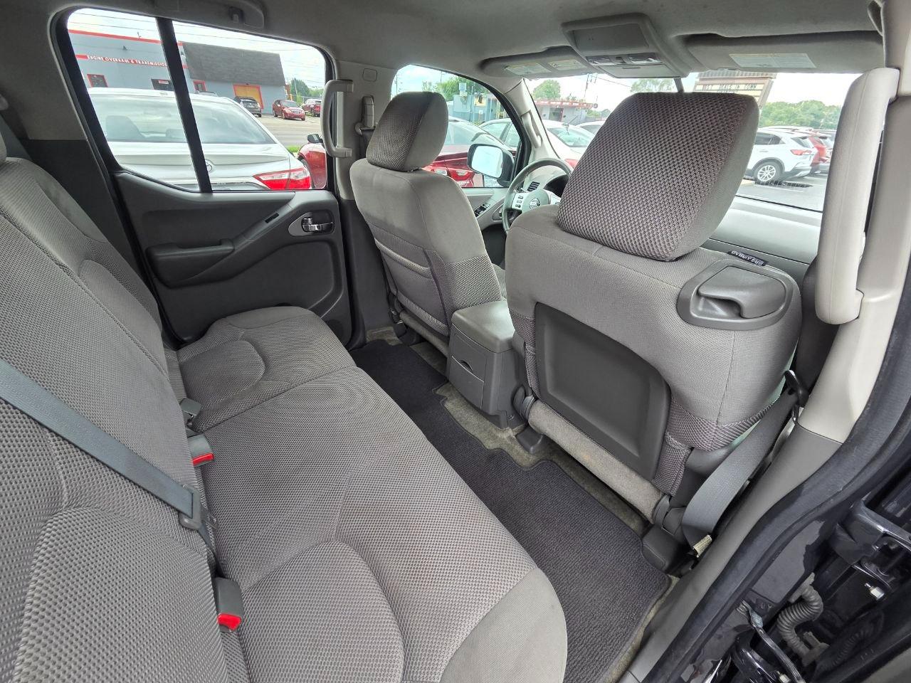 Nissan Frontier SV Crew Cab 2WD 2014